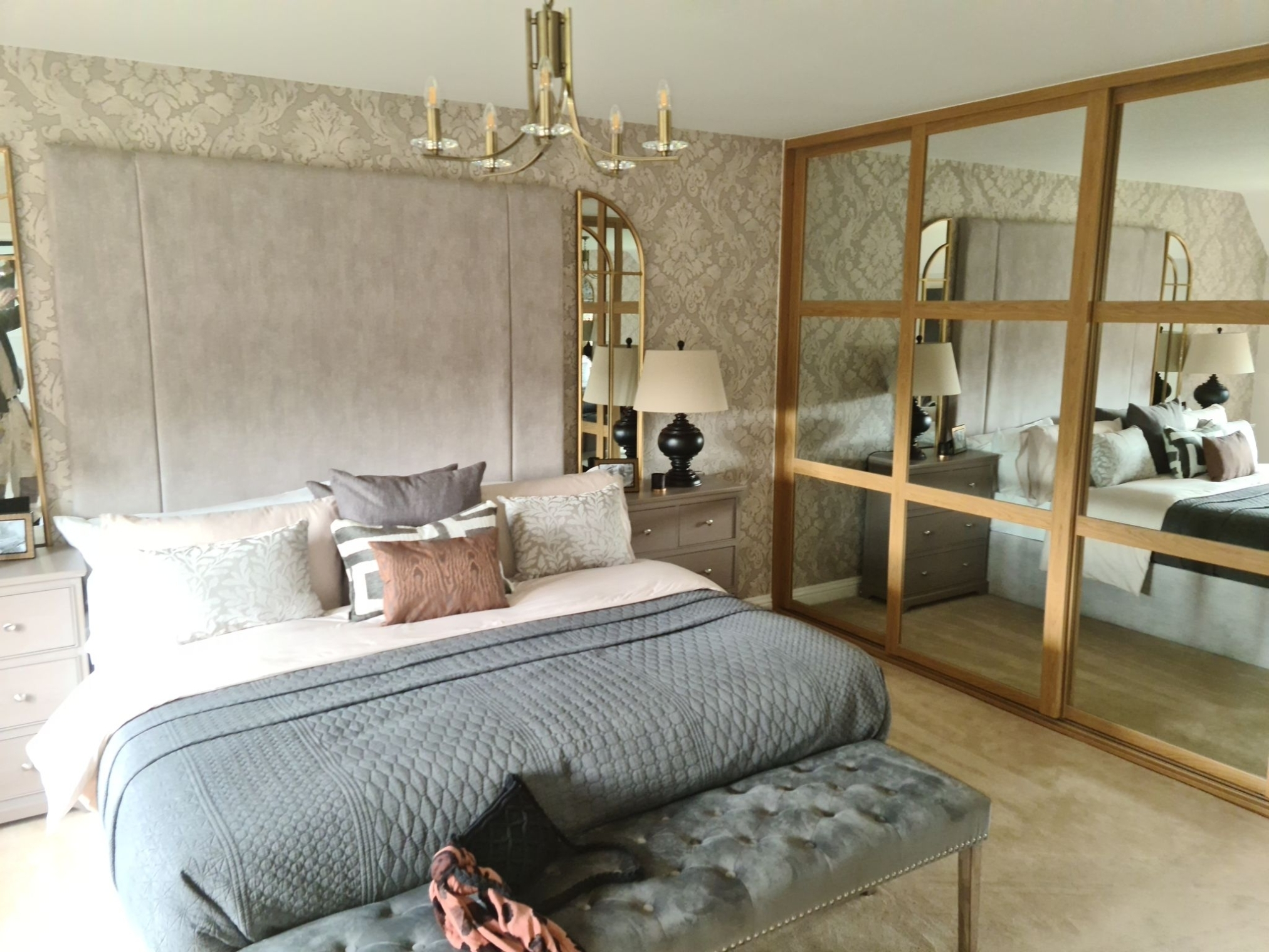 New Build Home Decoration La Group 03 Xlarge